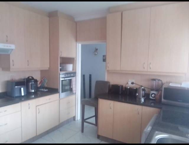 4 BEDROOM HOUSE FOR SALE IN CASTLEVIEW